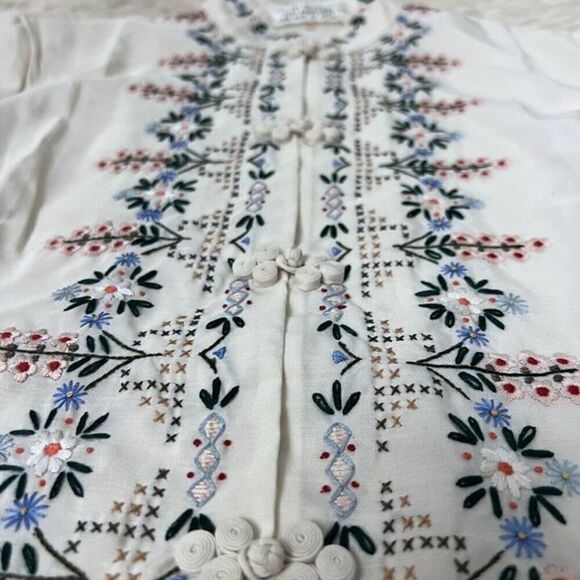 Vintage 70s White Floral Hand Embroidered Silk Ladies Blouse Button Front Small - Picture 6 of 10